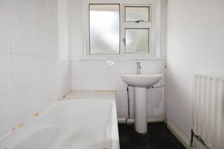 3 bedroom Semi-detached house for sale in Hillfield Avenue, Hitchin