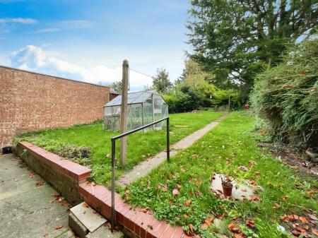 3 bedroom Semi-detached house for sale in Hillfield Avenue, Hitchin