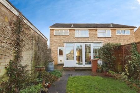 3 bedroom Semi-detached house for sale in Westwood Ave, Hitchin