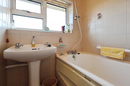 3 bedroom Semi-detached house for sale in Westwood Ave, Hitchin