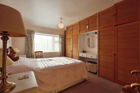 3 bedroom Semi-detached house for sale in Westwood Ave, Hitchin