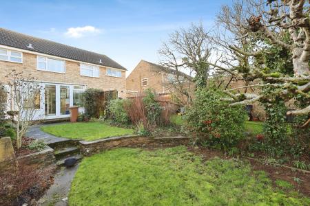 3 bedroom Semi-detached house for sale in Westwood Ave, Hitchin