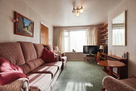 3 bedroom Semi-detached house for sale in Westwood Ave, Hitchin