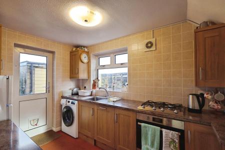 3 bedroom Semi-detached house for sale in Westwood Ave, Hitchin