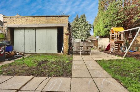 4 bedroom Detached house for sale in High Street, Arlesey