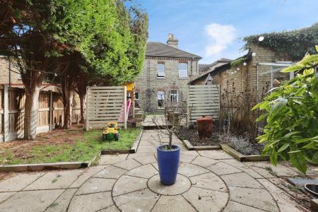 4 bedroom Detached house for sale in High Street, Arlesey