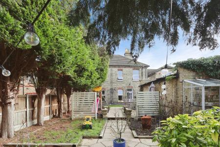 4 bedroom Detached house for sale in High Street, Arlesey