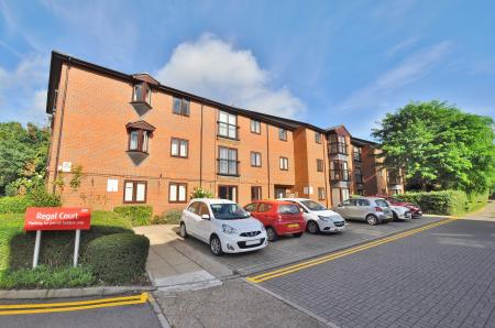 1 bedroom Flat for sale in Regal Court, Bancroft, Hitchin