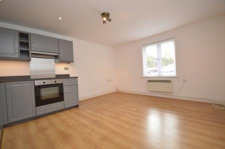 2 bedroom Flat to let in Sanders Place, Walsworth Road, Hitchin, SG4
