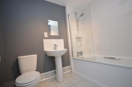 2 bedroom Flat to let in Sanders Place, Walsworth Road, Hitchin, SG4