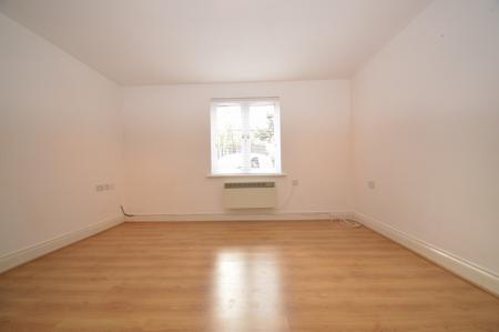 2 bedroom Flat to let in Sanders Place, Walsworth Road, Hitchin, SG4