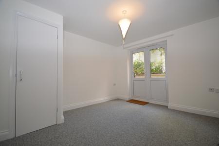 2 bedroom Flat to let in Sanders Place, Walsworth Road, Hitchin, SG4