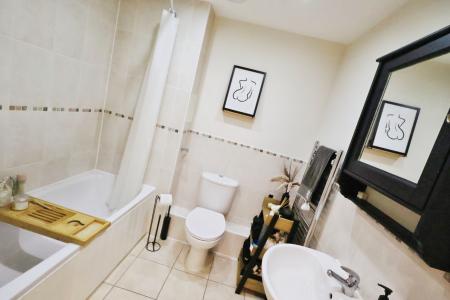 2 bedroom Flat for sale in William Ransom Way, Hitchin