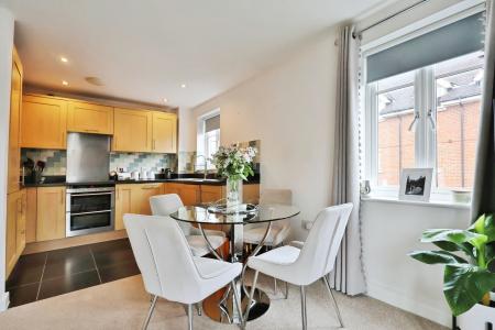 2 bedroom Flat for sale in William Ransom Way, Hitchin