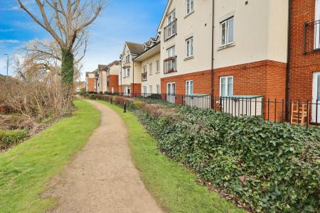 2 bedroom Flat for sale in William Ransom Way, Hitchin