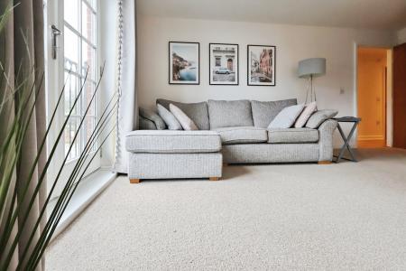 2 bedroom Flat for sale in William Ransom Way, Hitchin