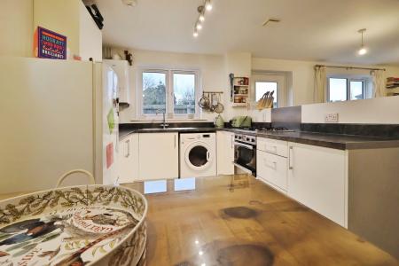 1 bedroom Flat for sale in Greenfield Avenue, Ickleford
