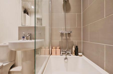 1 bedroom Flat for sale in Greenfield Avenue, Ickleford