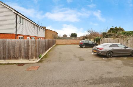 1 bedroom Flat for sale in Greenfield Avenue, Ickleford