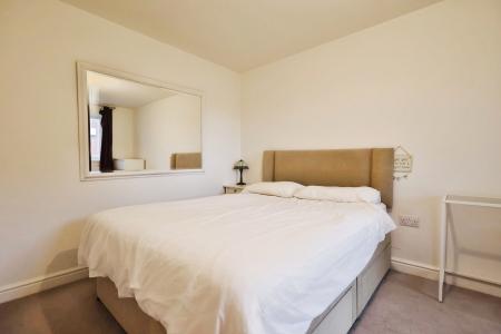 1 bedroom Flat for sale in Greenfield Avenue, Ickleford