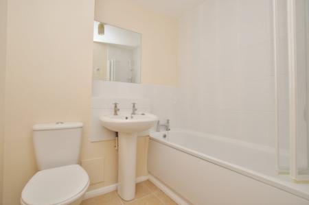 2 bedroom Flat to let in Millstream Close, Hitchin, SG4