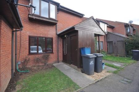 2 bedroom Flat to let in Millstream Close, Hitchin, SG4