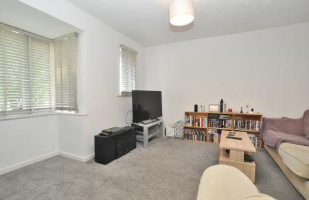 2 bedroom Flat to let in Redoubt Close, Hitchin
