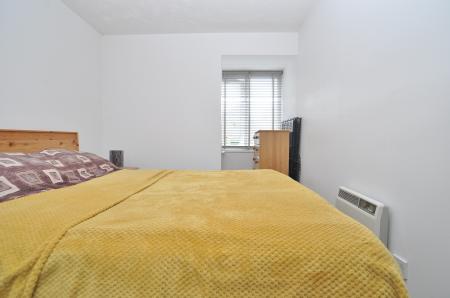 2 bedroom Flat to let in Redoubt Close, Hitchin