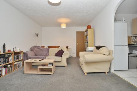 2 bedroom Flat to let in Redoubt Close, Hitchin