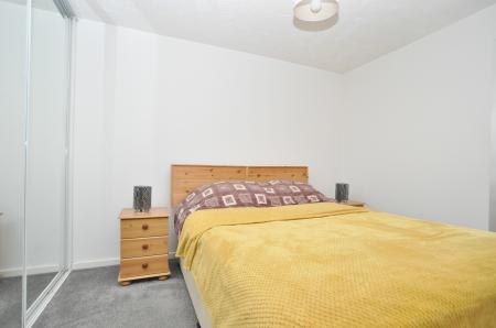 2 bedroom Flat to let in Redoubt Close, Hitchin