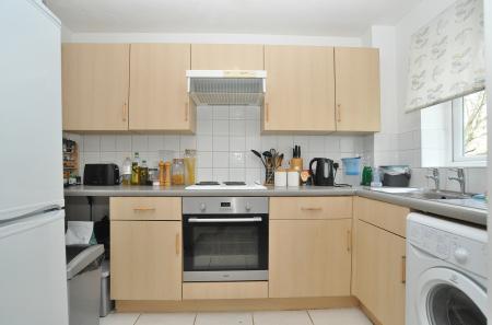 2 bedroom Flat to let in Redoubt Close, Hitchin