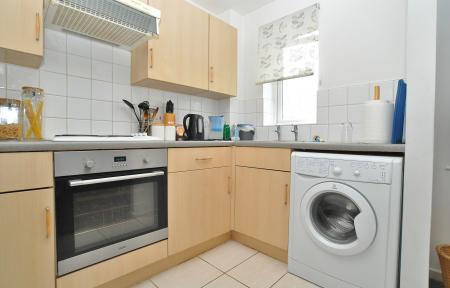 2 bedroom Flat to let in Redoubt Close, Hitchin