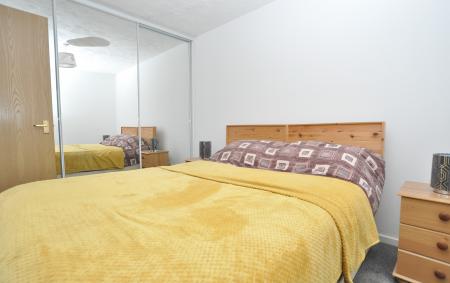 2 bedroom Flat to let in Redoubt Close, Hitchin