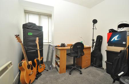 2 bedroom Flat to let in Redoubt Close, Hitchin