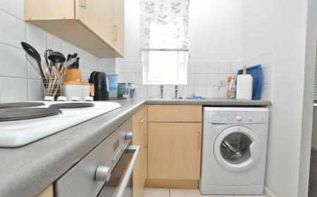 2 bedroom Flat to let in Redoubt Close, Hitchin