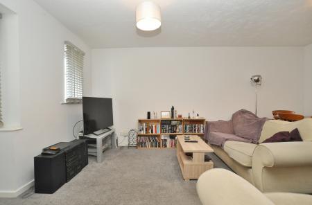 2 bedroom Flat to let in Redoubt Close, Hitchin
