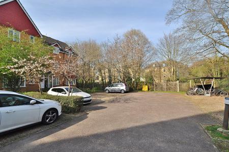2 bedroom Flat to let in Redoubt Close, Hitchin