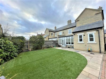 3 bedroom Semi-detached house to let in Bronte Avenue, Fairfield Park, SG5