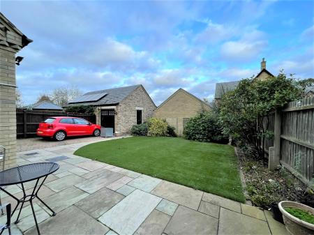 3 bedroom Semi-detached house to let in Bronte Avenue, Fairfield Park, SG5