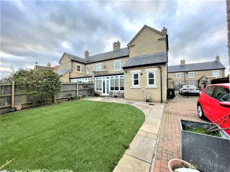 3 bedroom Semi-detached house to let in Bronte Avenue, Fairfield Park, SG5