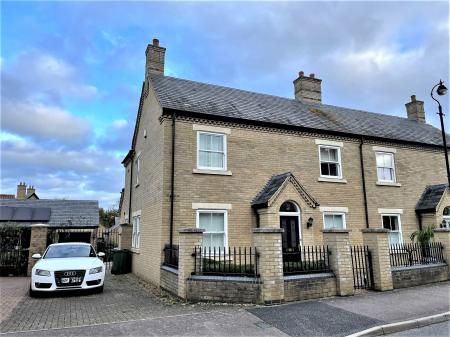 3 bedroom Semi-detached house to let in Bronte Avenue, Fairfield Park, SG5