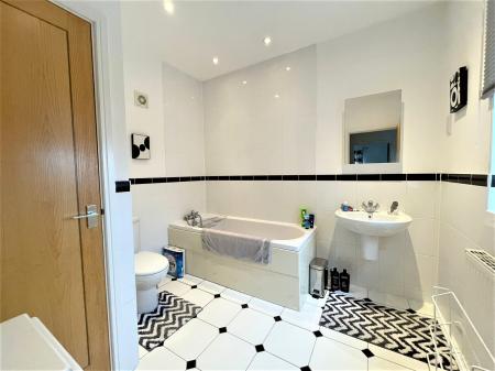 3 bedroom Semi-detached house to let in Bronte Avenue, Fairfield Park, SG5