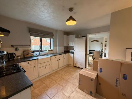 4 bedroom Detached house to let in Blackmore, Letchworth Garden City, SG6