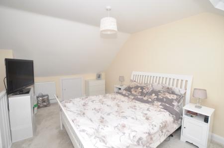 4 bedroom Semi-detached house to let in Bronte Avenue, Fairfield Park, SG5