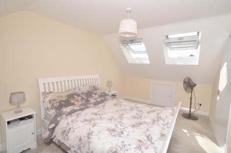 4 bedroom Semi-detached house to let in Bronte Avenue, Fairfield Park, SG5