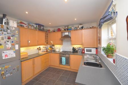 4 bedroom Semi-detached house to let in Bronte Avenue, Fairfield Park, SG5