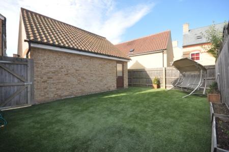 4 bedroom Semi-detached house to let in Bronte Avenue, Fairfield Park, SG5