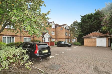 1 bedroom Flat for sale in Summers Lodge, Horace Gay Gardens, Letchworth Garden City