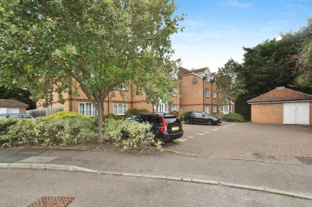 1 bedroom Flat for sale in Summers Lodge, Horace Gay Gardens, Letchworth Garden City