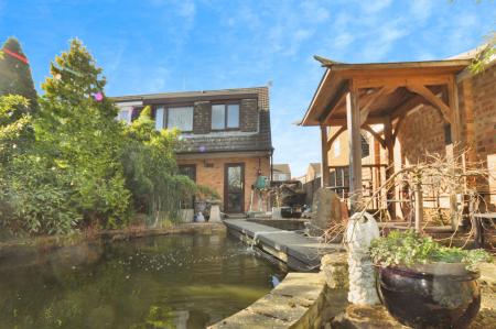 3 bedroom Semi-detached house for sale in Orlando Close, Hitchin